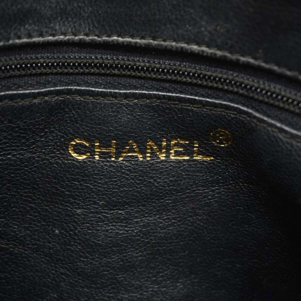 CHANEL Black Leather Shoulder Bag - Picture 5 of 9